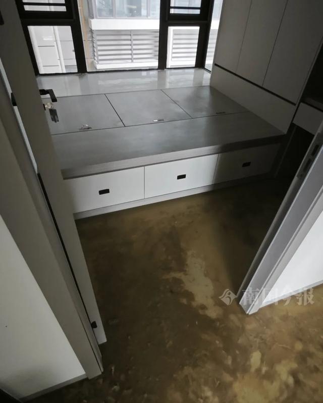 ！业主崩溃：全屋都是无法接受凯发app网站婚房被粪水浸泡(图11)